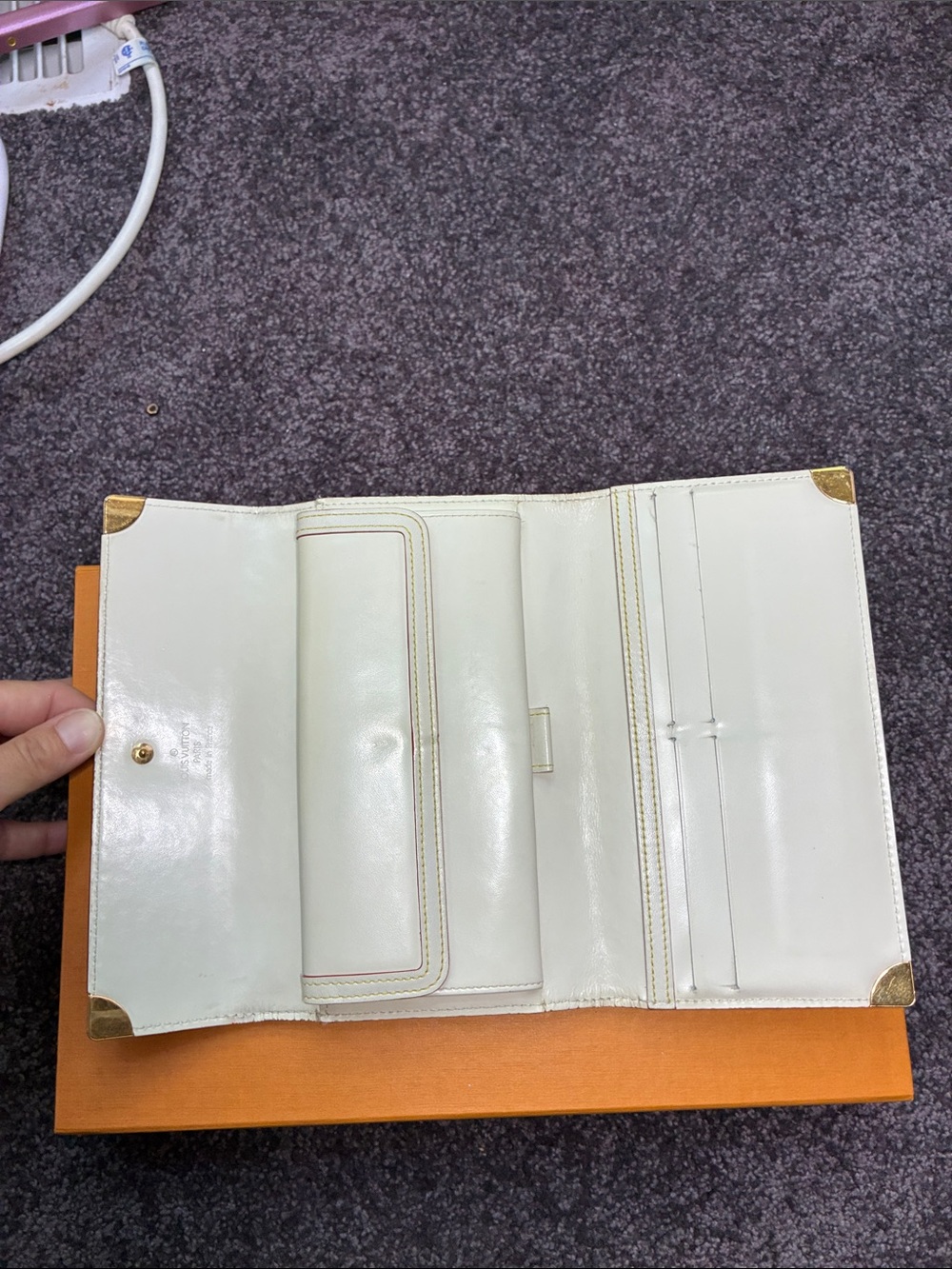 Vintage Louis Vuitton Cream Leather Wallet with Gold Tone Corners & Red Trim - Picture 3 of 11